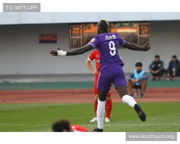 斗球直播间免费直播软件使用教程，轻松掌握在线观看足球比赛的操作技巧和注意事项